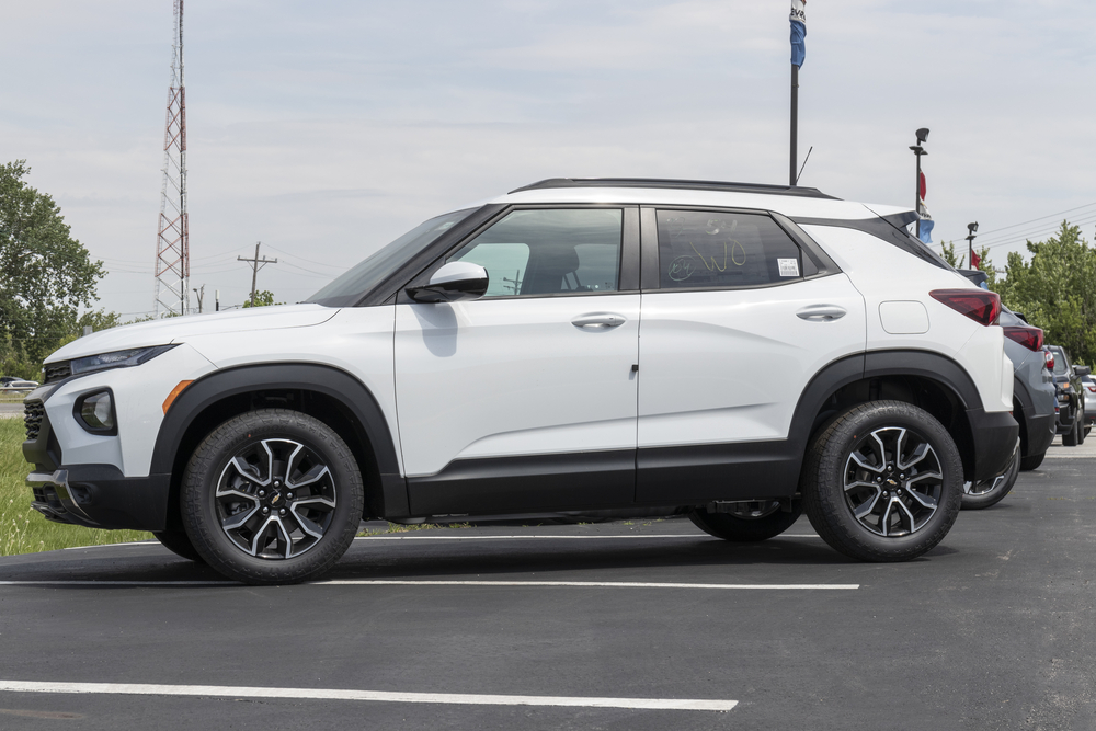 chevy white trailblazer