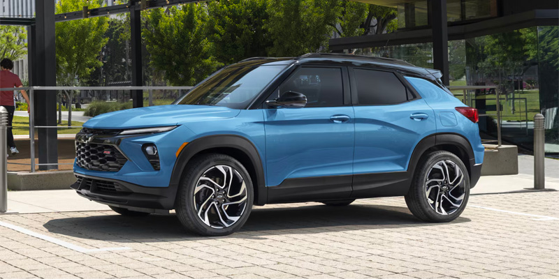 chevrolet trailblazer parked on a road