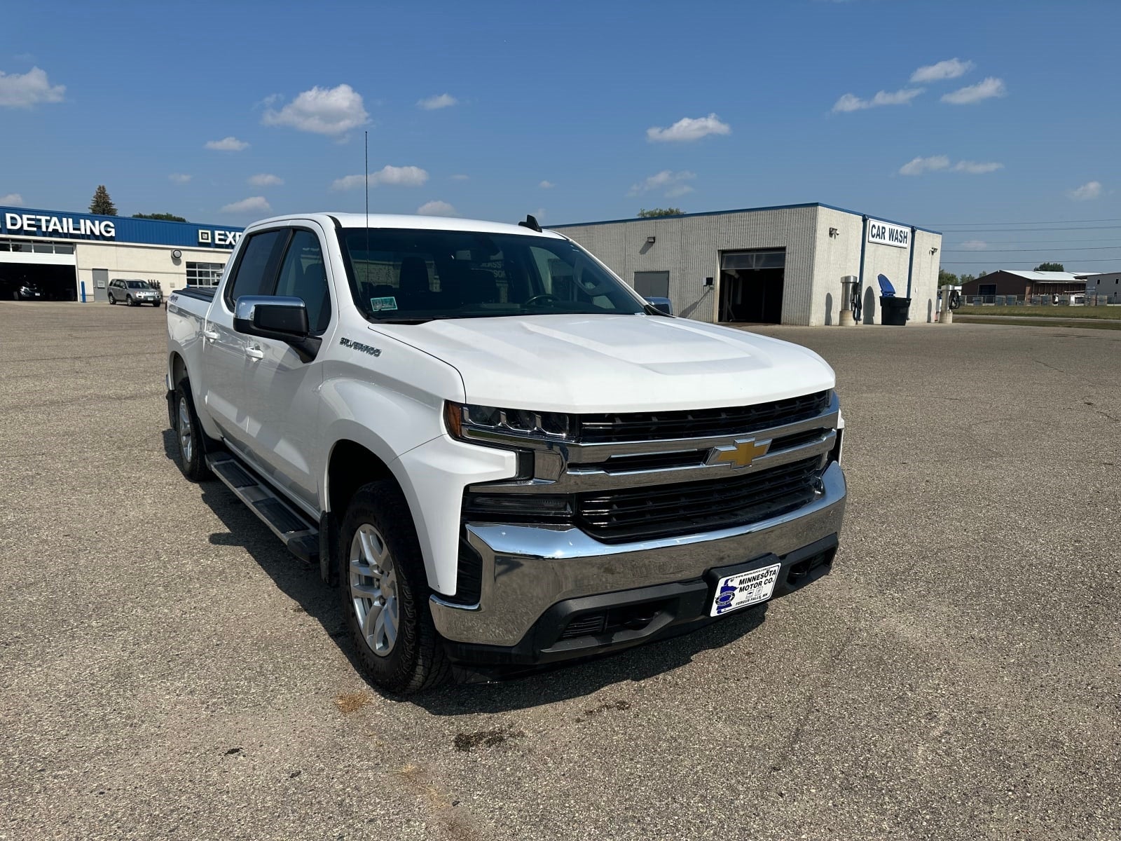 Used 2020 Chevrolet Silverado 1500 LT with VIN 3GCUYDED0LG402565 for sale in Fergus Falls, Minnesota