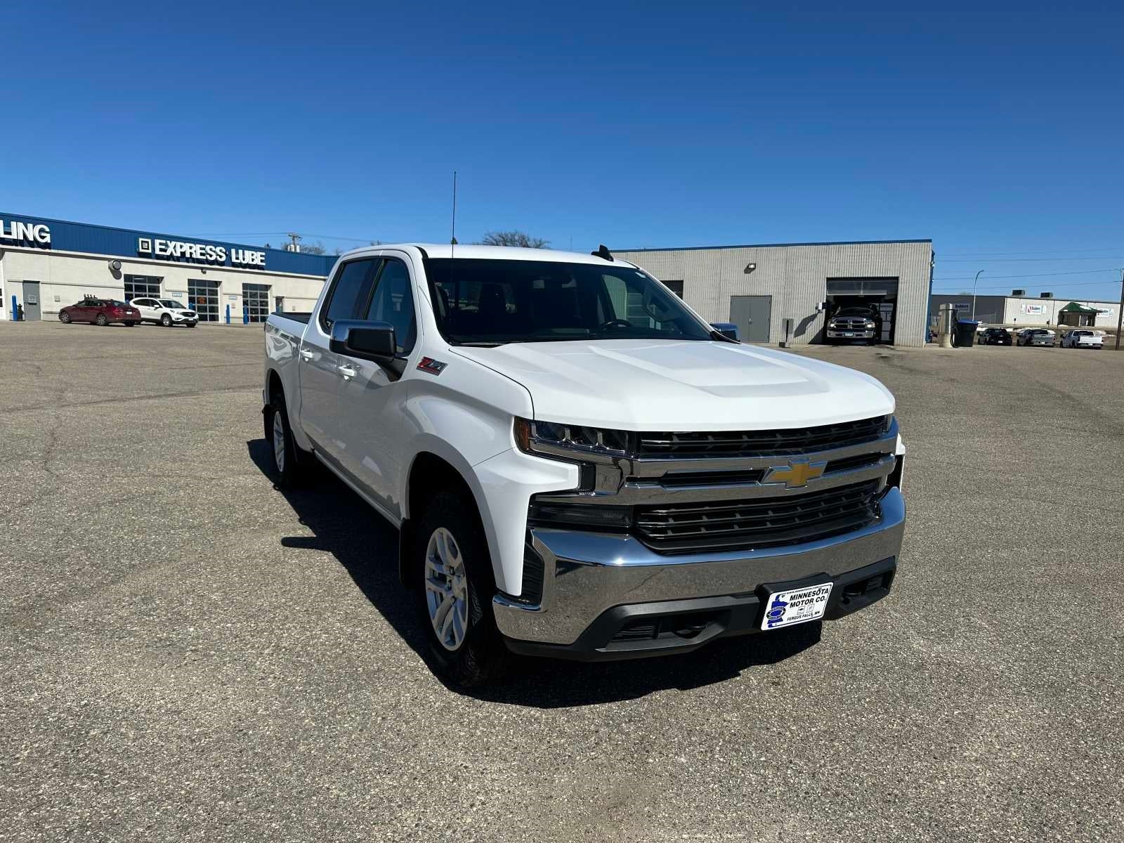 Used 2020 Chevrolet Silverado 1500 LT with VIN 3GCUYDEDXLG334033 for sale in Fergus Falls, Minnesota