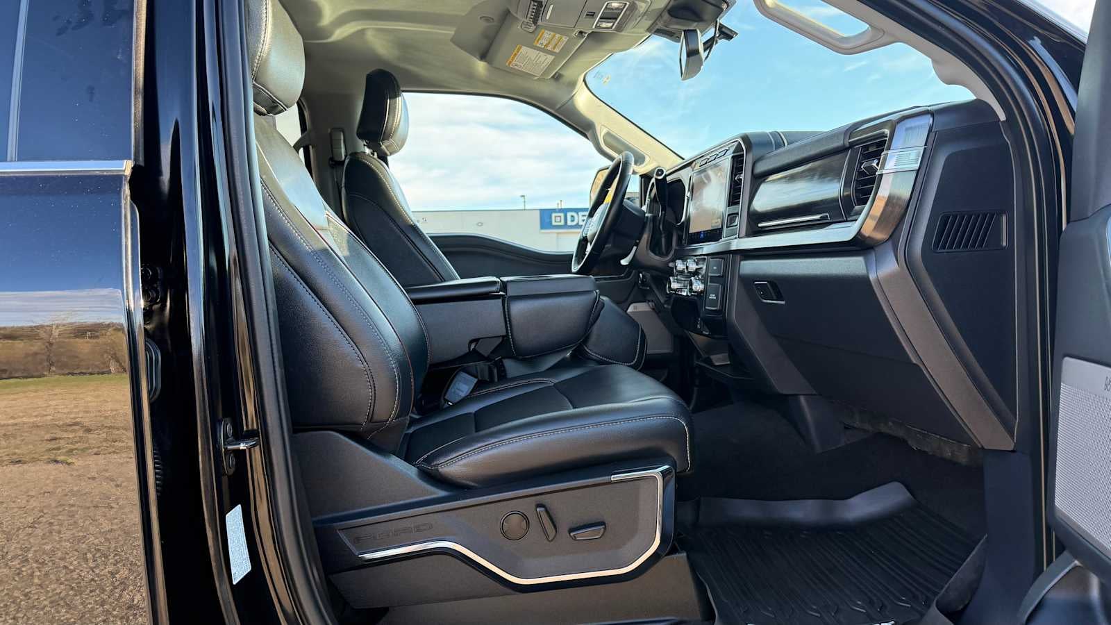2024 Ford Super Duty F-350 SRW LARIAT