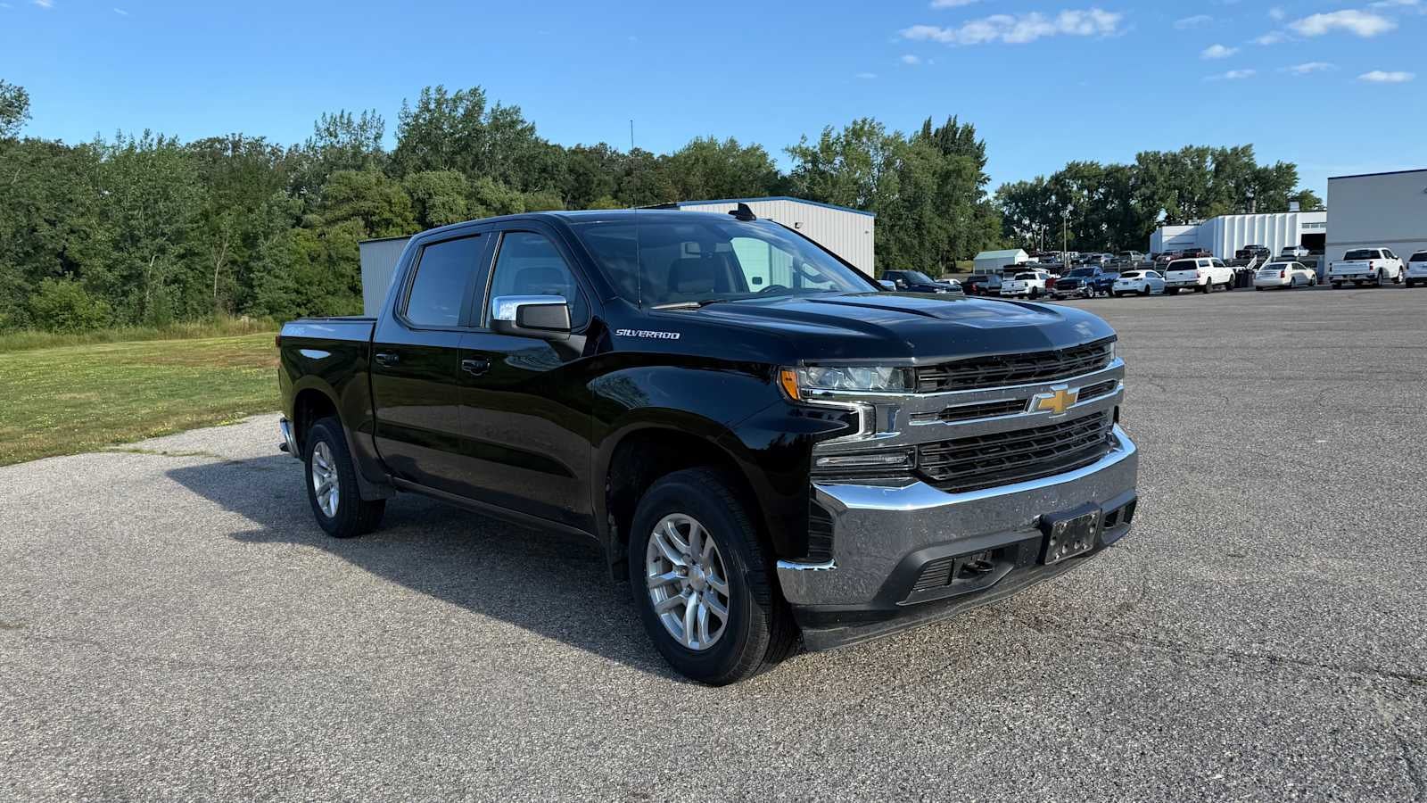 Used 2021 Chevrolet Silverado 1500 LT with VIN 1GCUYDED7MZ181175 for sale in Fergus Falls, Minnesota