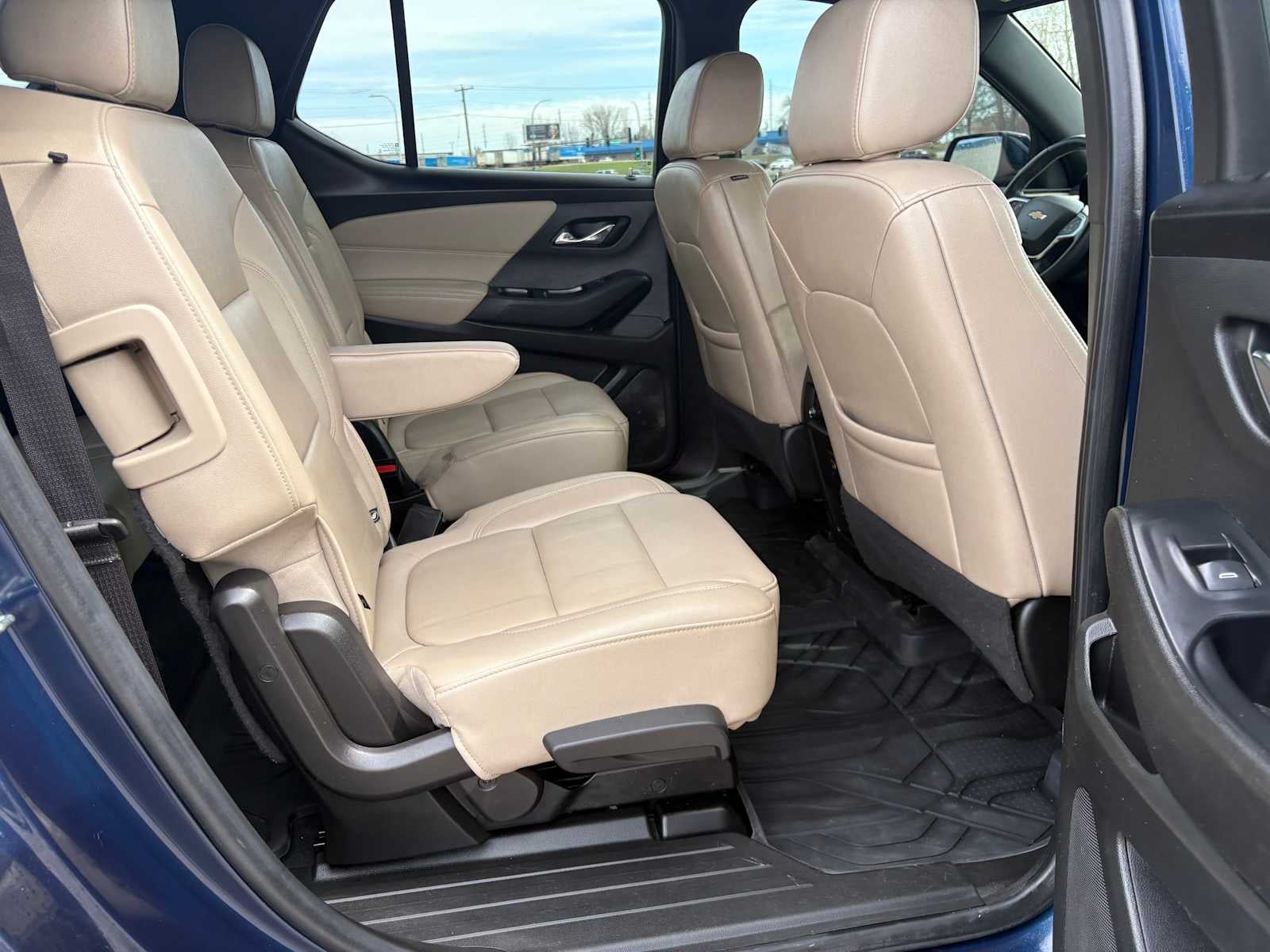 2022 Chevrolet Traverse LT Leather