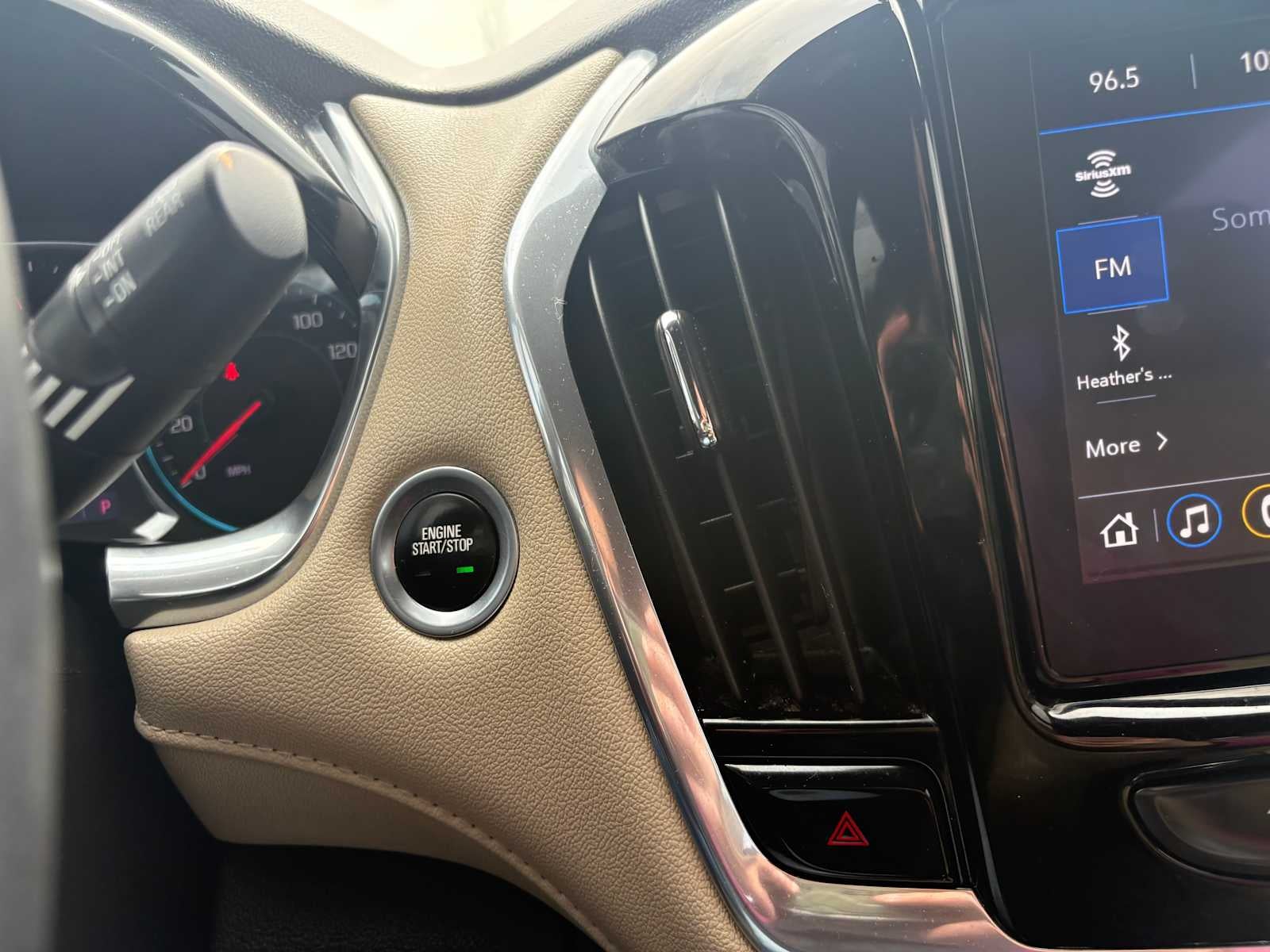 2022 Chevrolet Traverse LT Leather