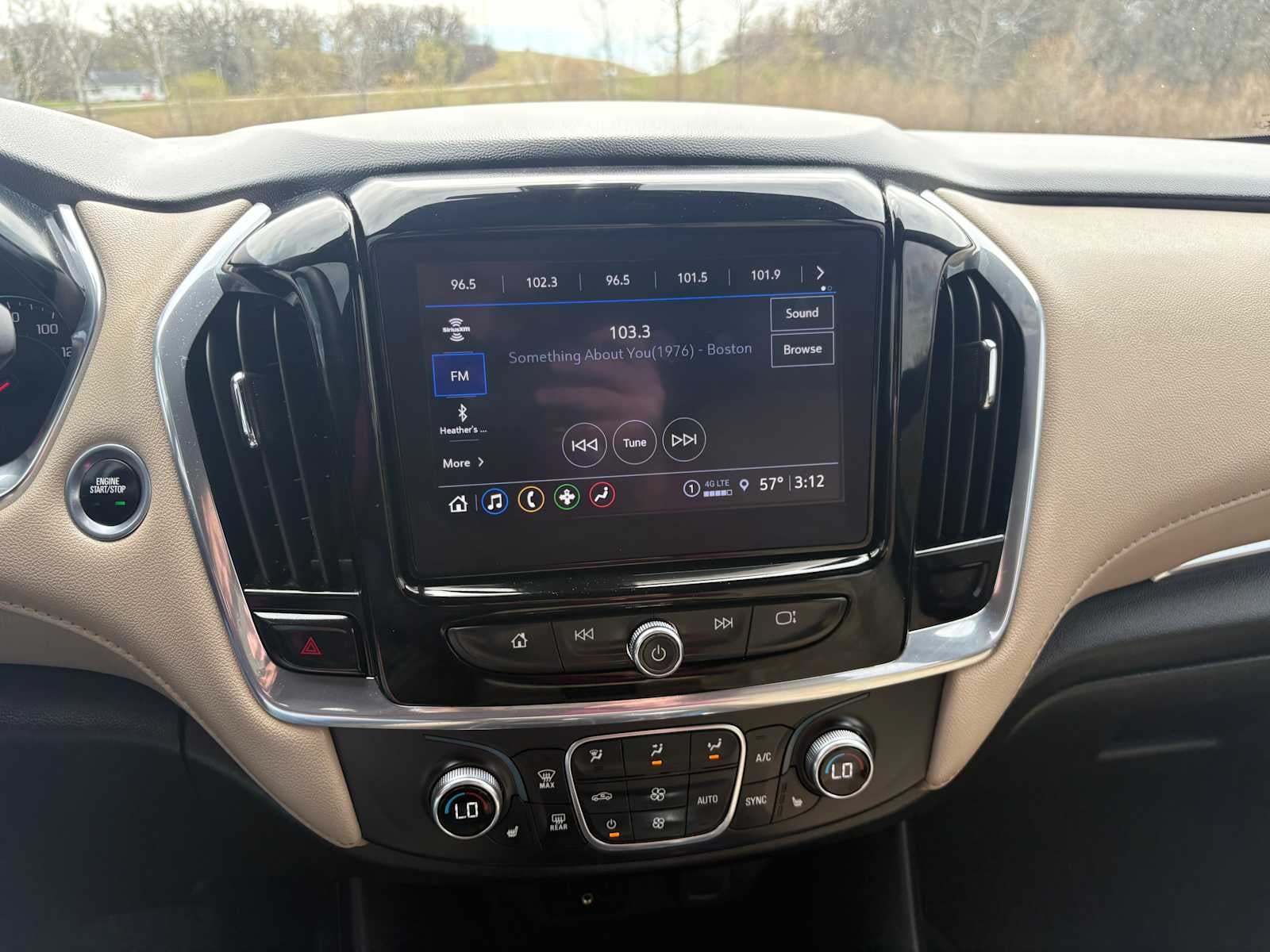 2022 Chevrolet Traverse LT Leather