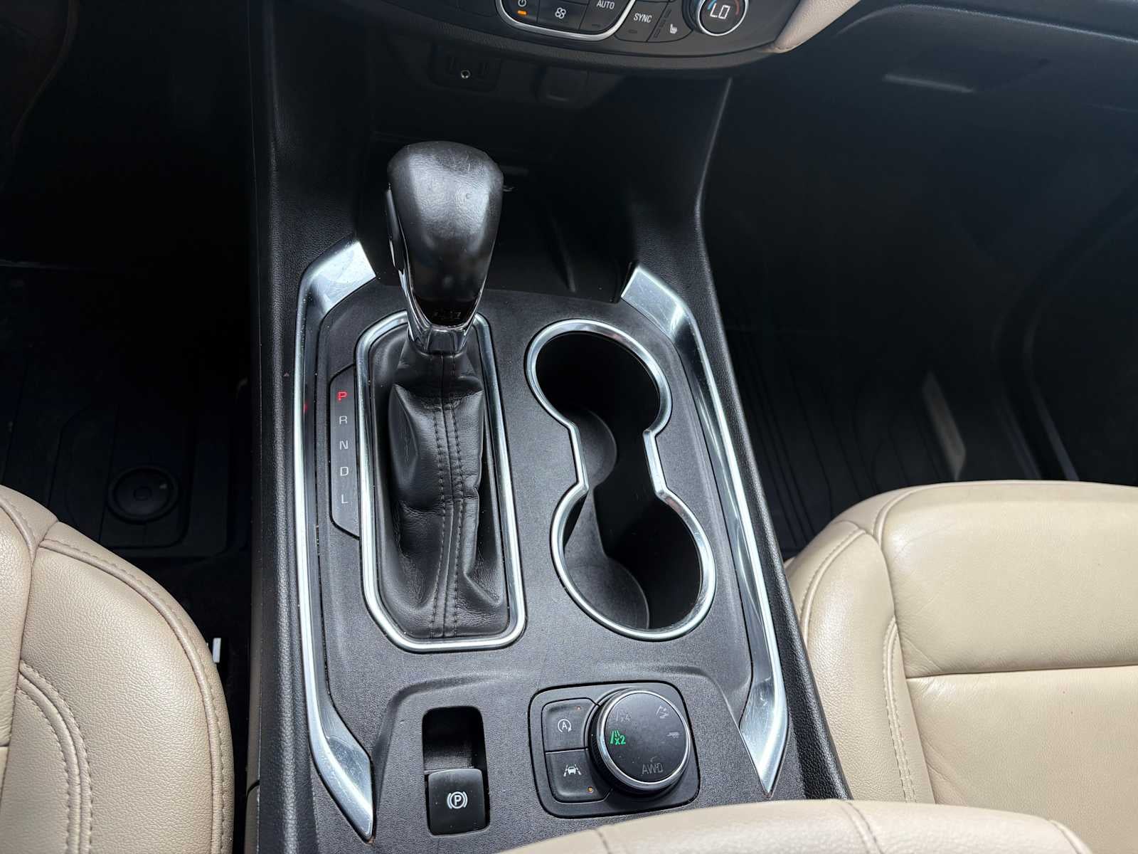 2022 Chevrolet Traverse LT Leather