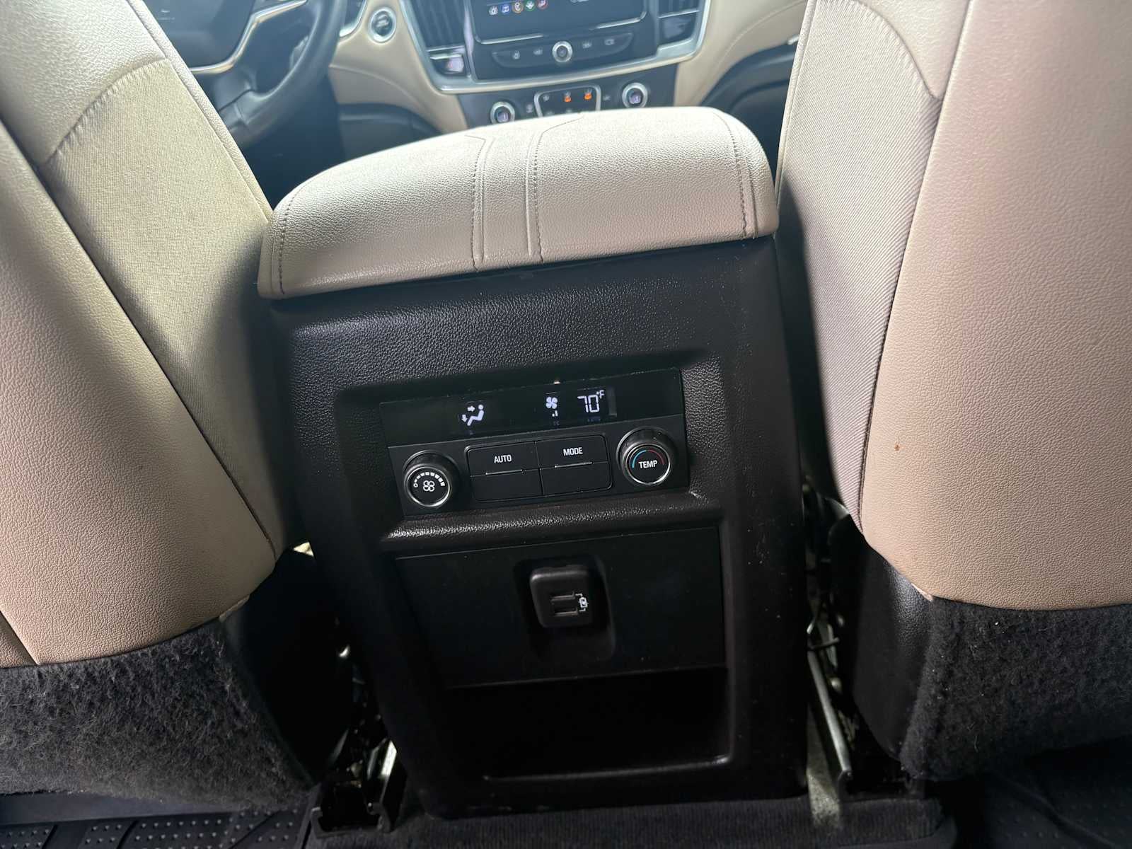 2022 Chevrolet Traverse LT Leather