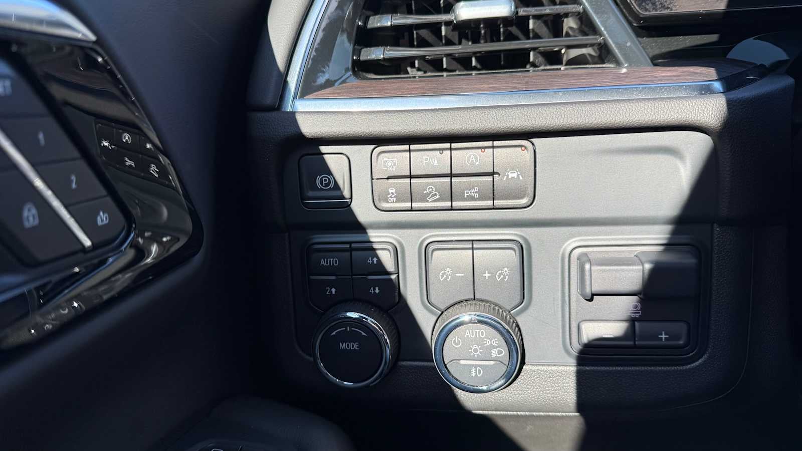 2025 Chevrolet Suburban LT