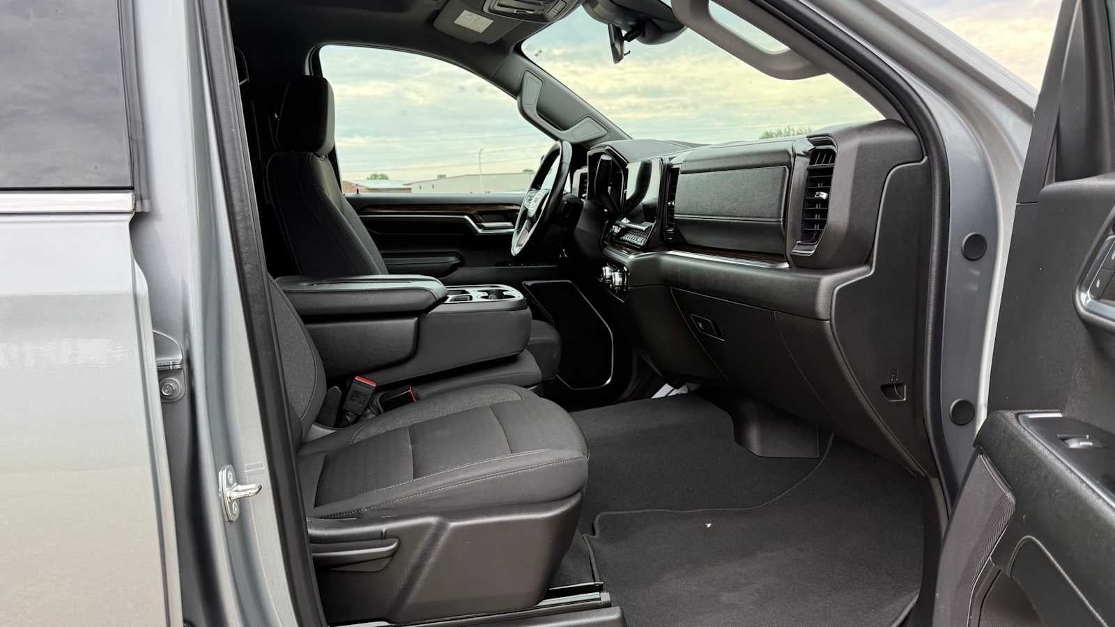 2024 GMC Sierra 1500 SLE