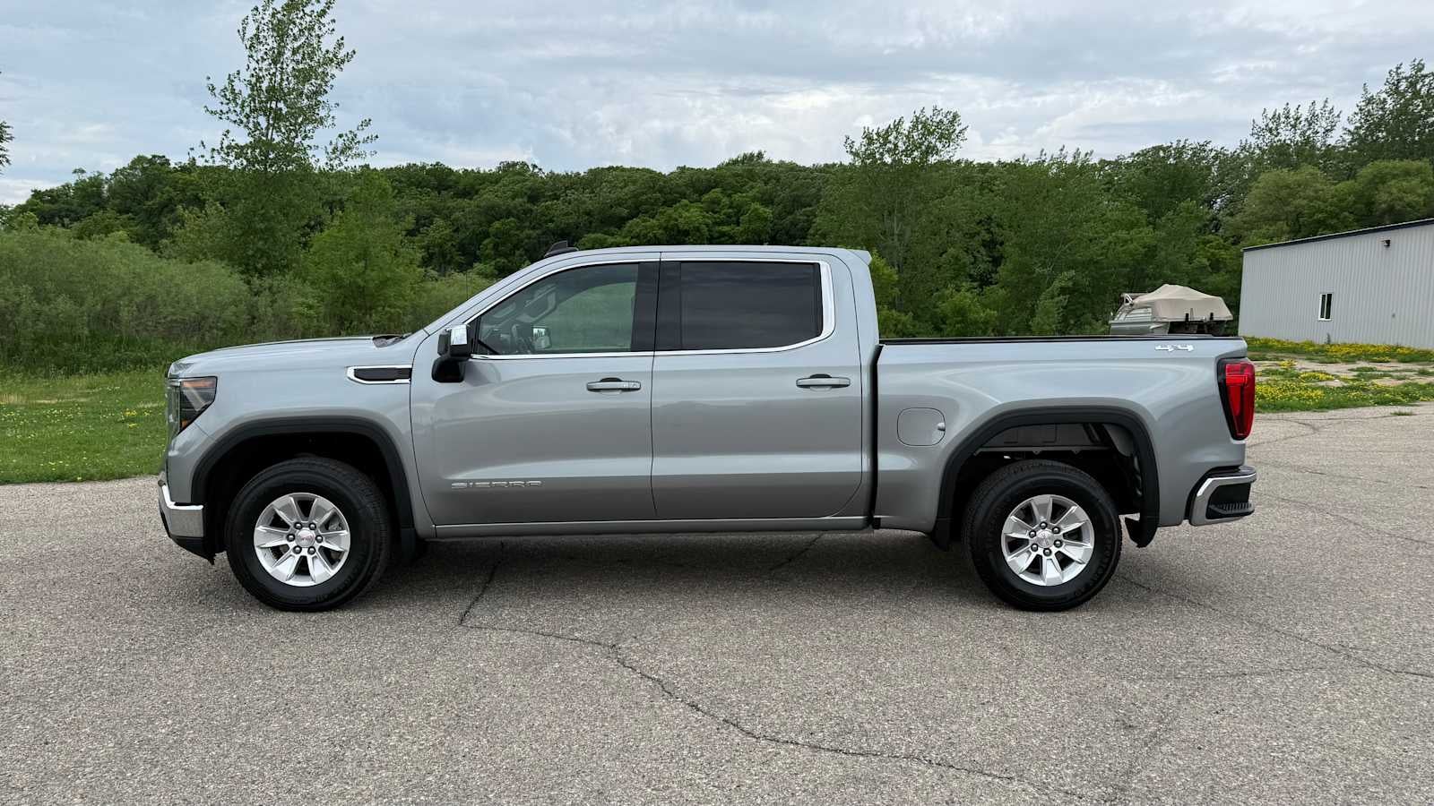 2024 GMC Sierra 1500 SLE