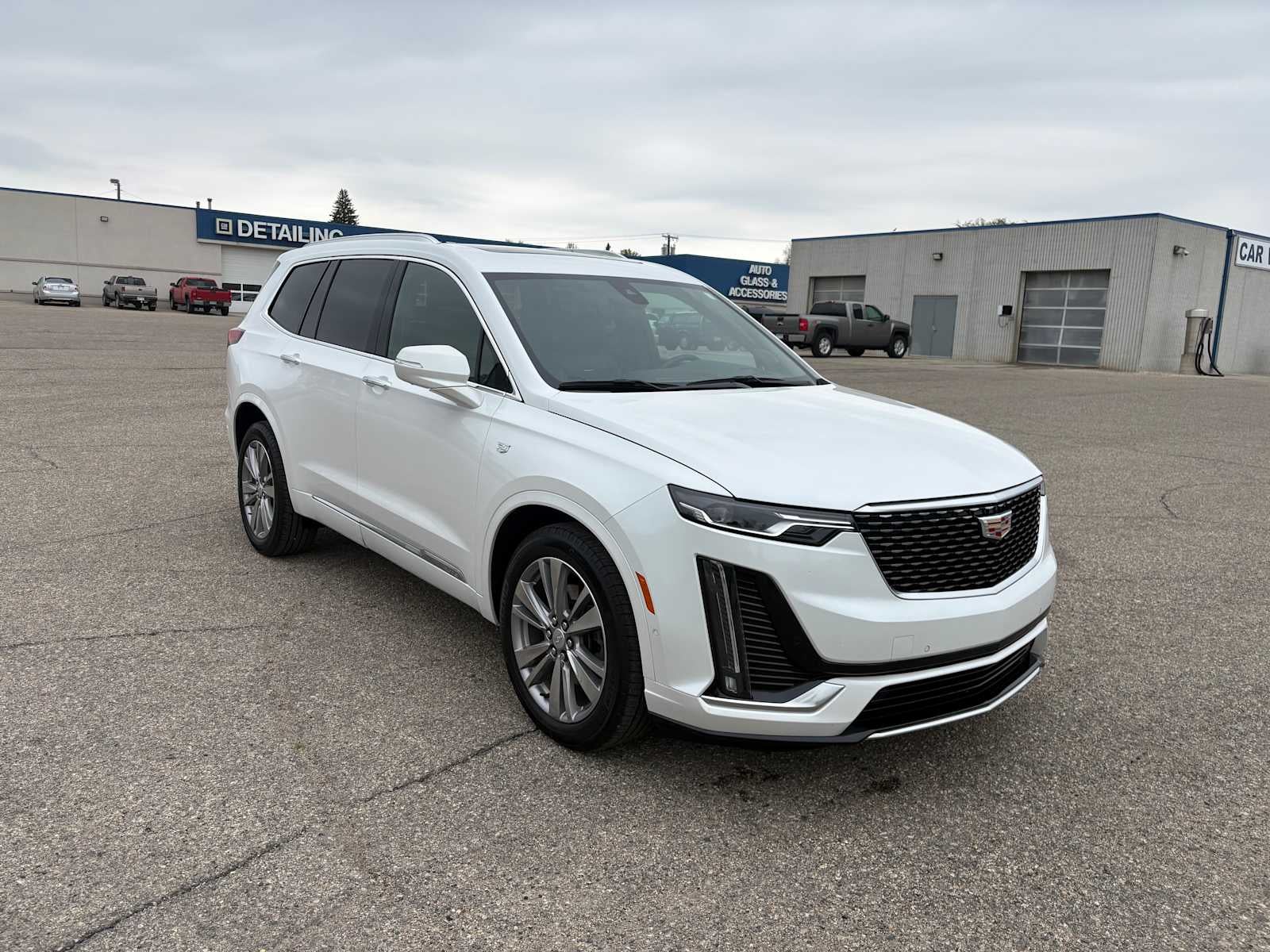Used 2024 Cadillac XT6 Premium Luxury with VIN 1GYKPDRS5RZ718338 for sale in Fergus Falls, Minnesota