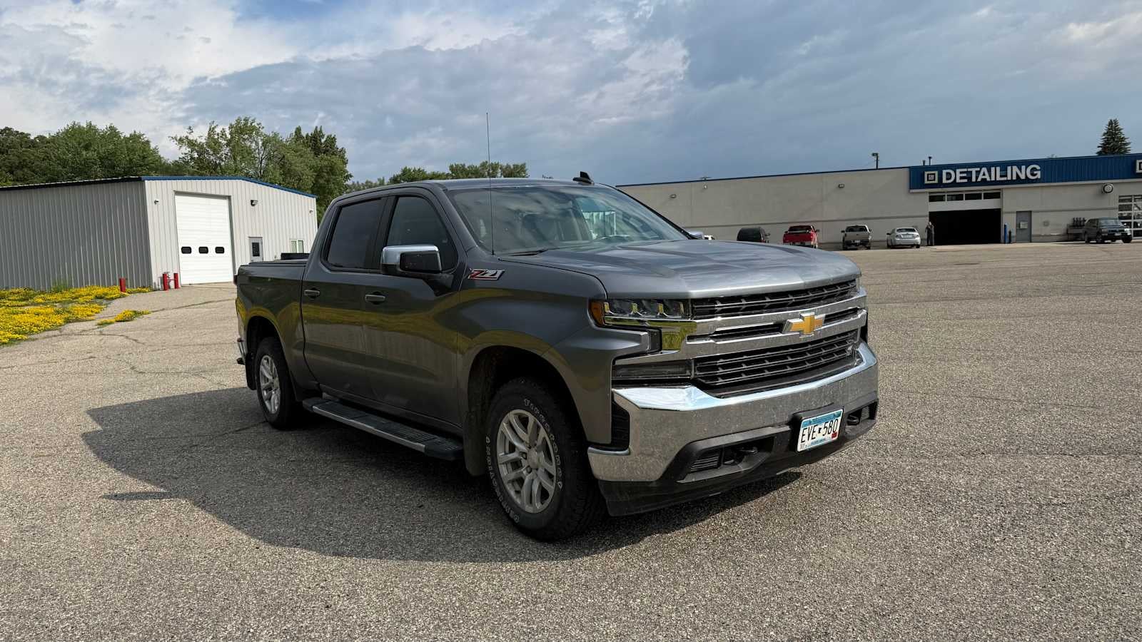 Used 2020 Chevrolet Silverado 1500 LT with VIN 3GCUYDED0LG448400 for sale in Fergus Falls, Minnesota