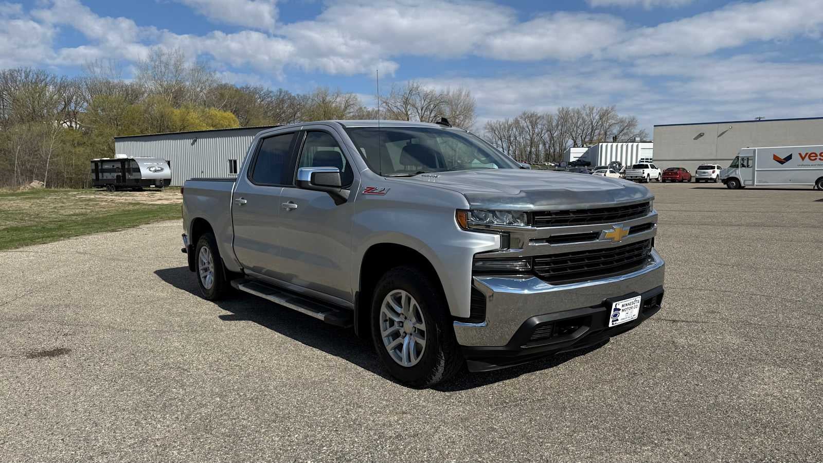 Used 2020 Chevrolet Silverado 1500 LT with VIN 3GCUYDETXLG203711 for sale in Fergus Falls, Minnesota