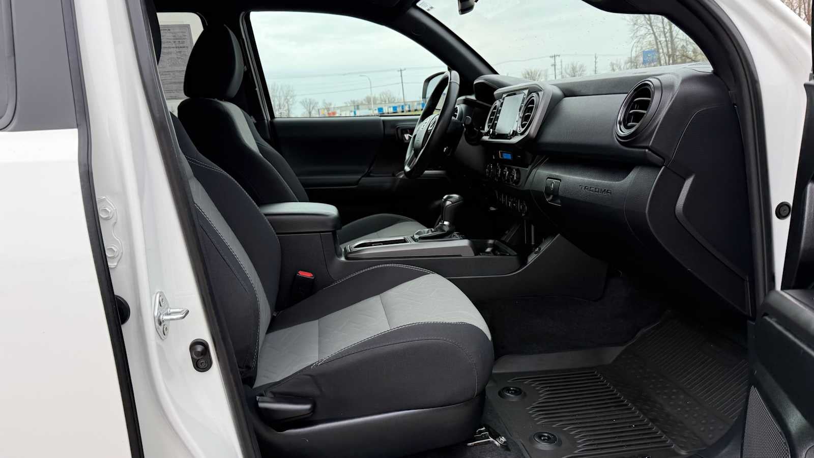 2022 Toyota Tacoma 4WD SR