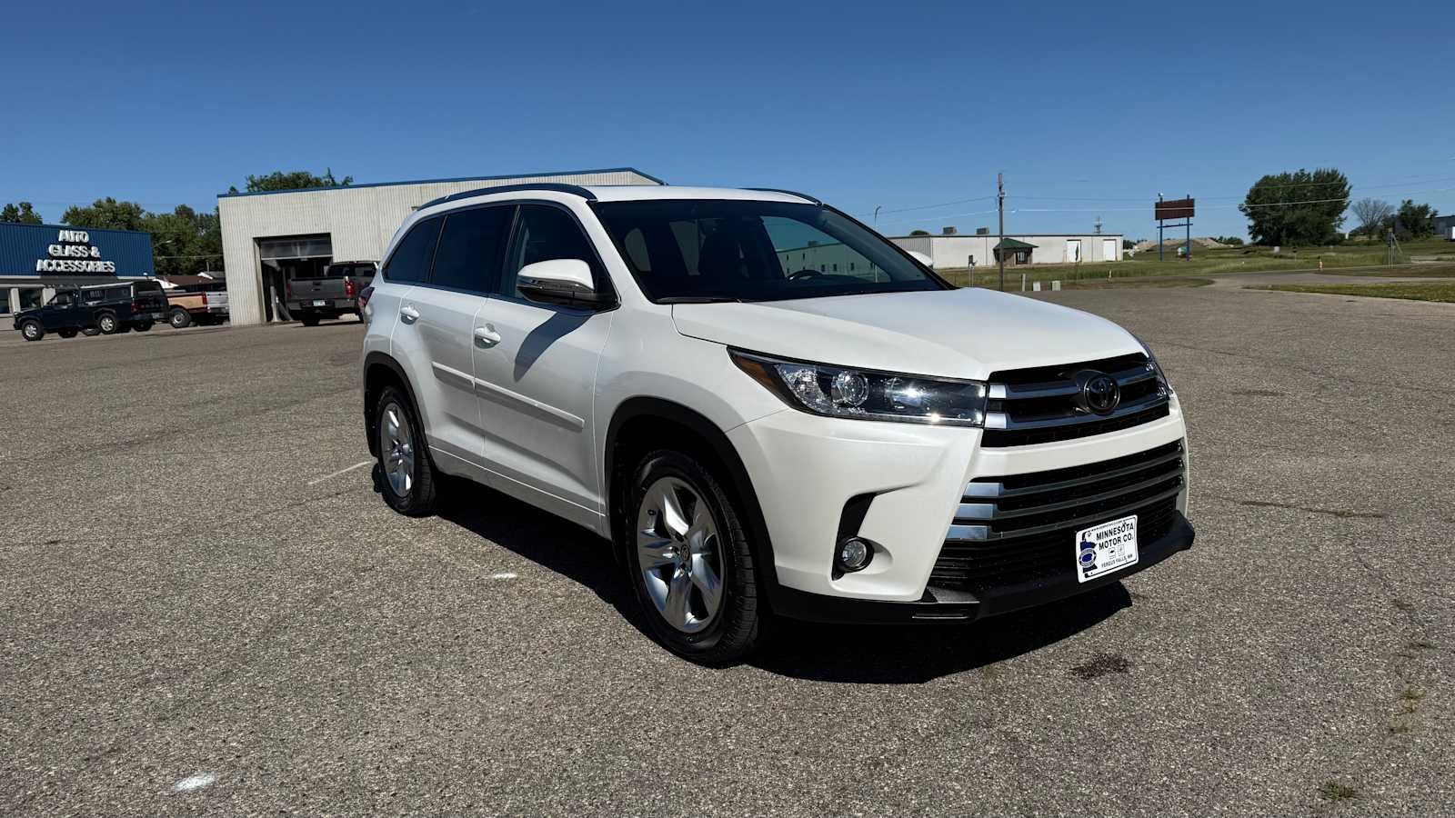 Used 2017 Toyota Highlander Limited with VIN 5TDDZRFH9HS450487 for sale in Fergus Falls, Minnesota
