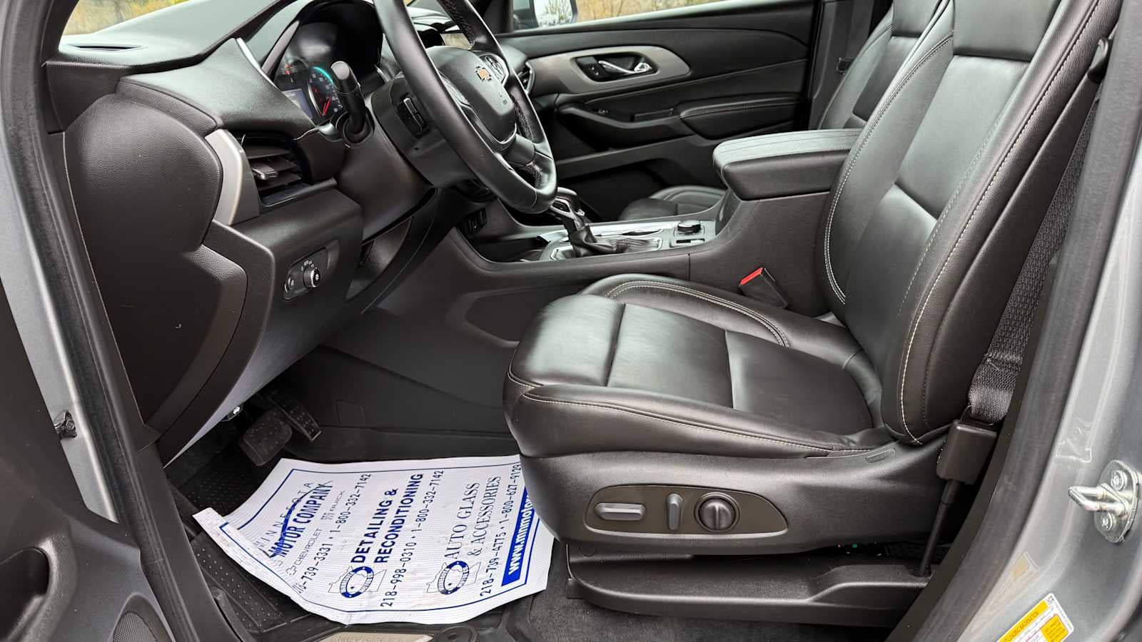 2023 Chevrolet Traverse LT Leather