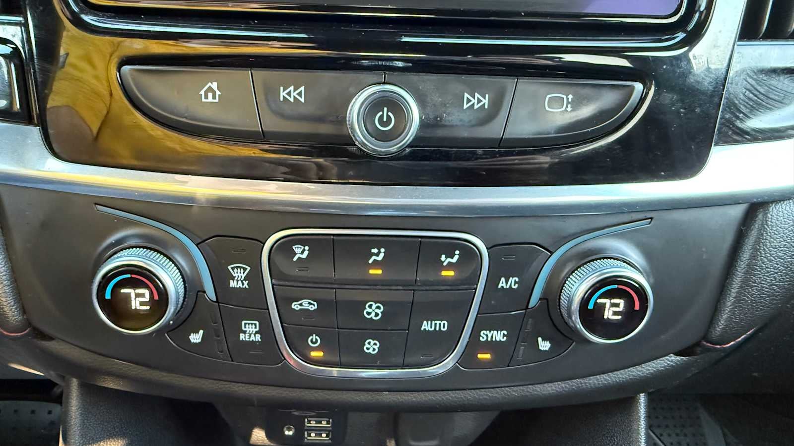 2022 Chevrolet Traverse RS